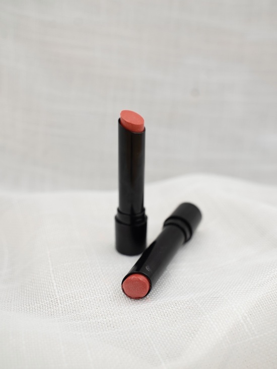 Elizabeth Arden Other - **2 for 1** Elizabeth Arden Plush Up Lip Red Door Crush NEW